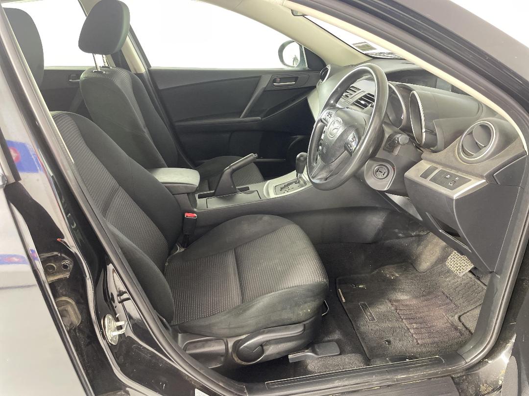 Photo '16' of Mazda Axela