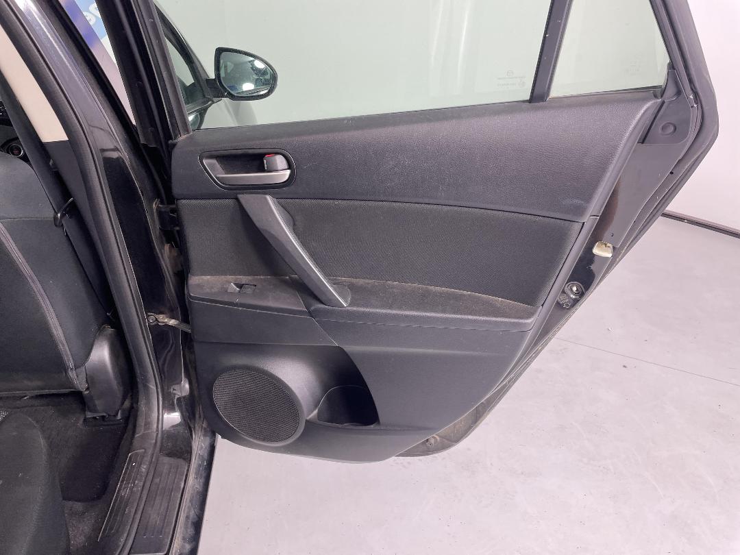 Photo '19' of Mazda Axela