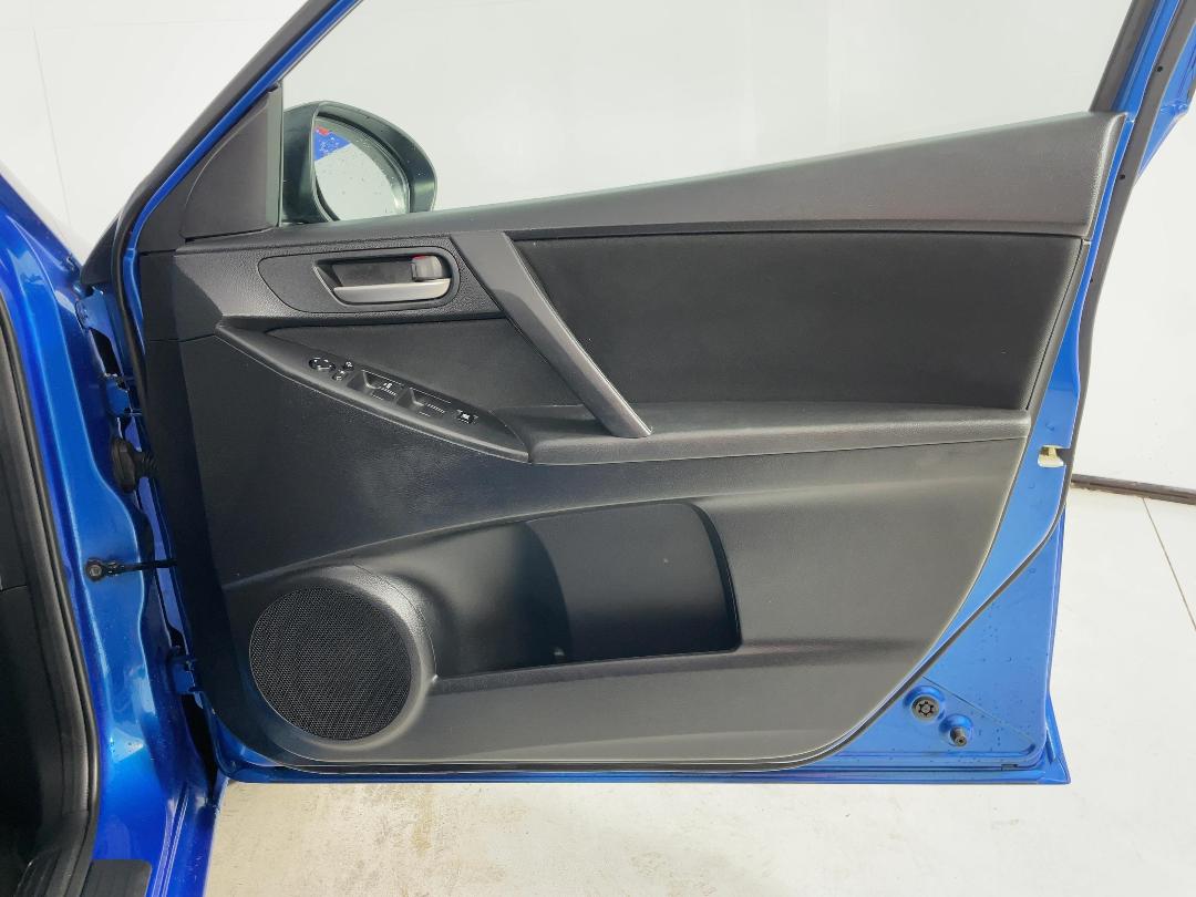 Photo '15' of Mazda Axela