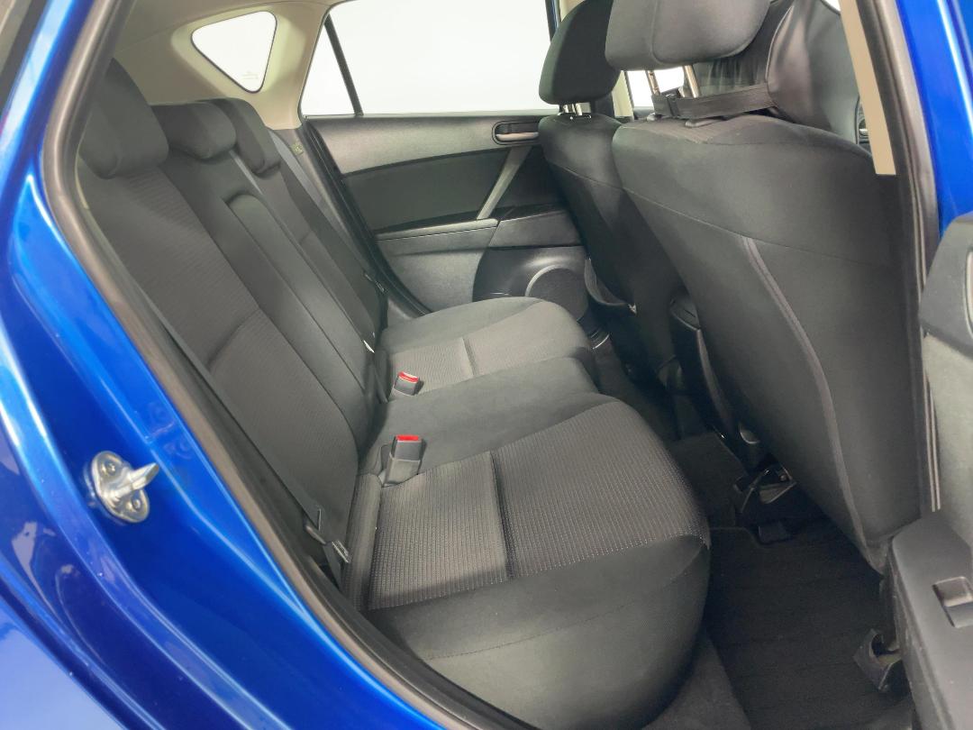 Photo '20' of Mazda Axela