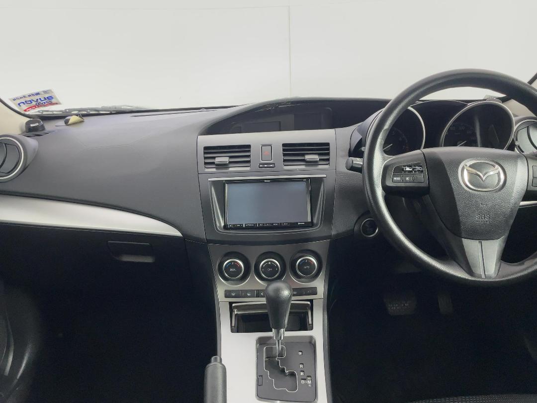 Photo '17' of Mazda Axela