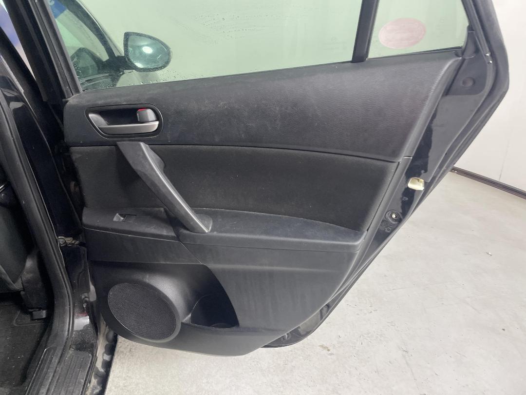 Photo '17' of Mazda Axela