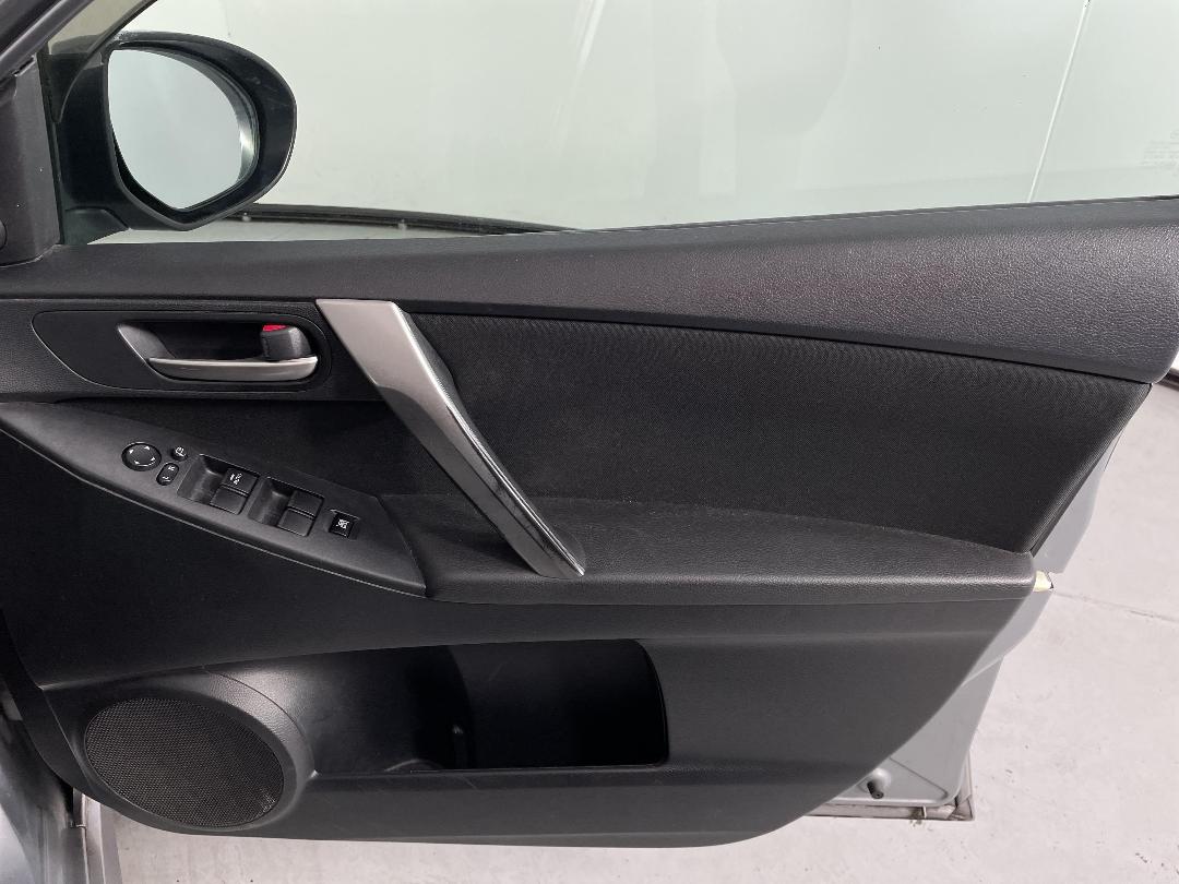 Photo '15' of Mazda Axela