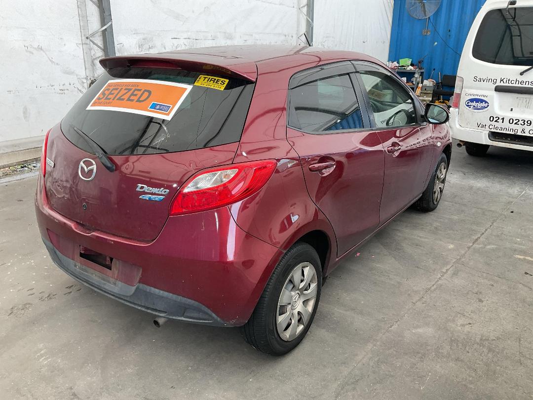 Photo '11' of Mazda Demio Photo '11' of Mazda Demio