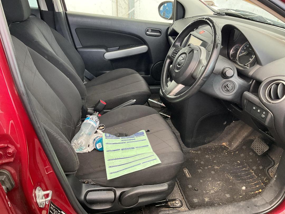 Photo '15' of Mazda Demio Photo '15' of Mazda Demio