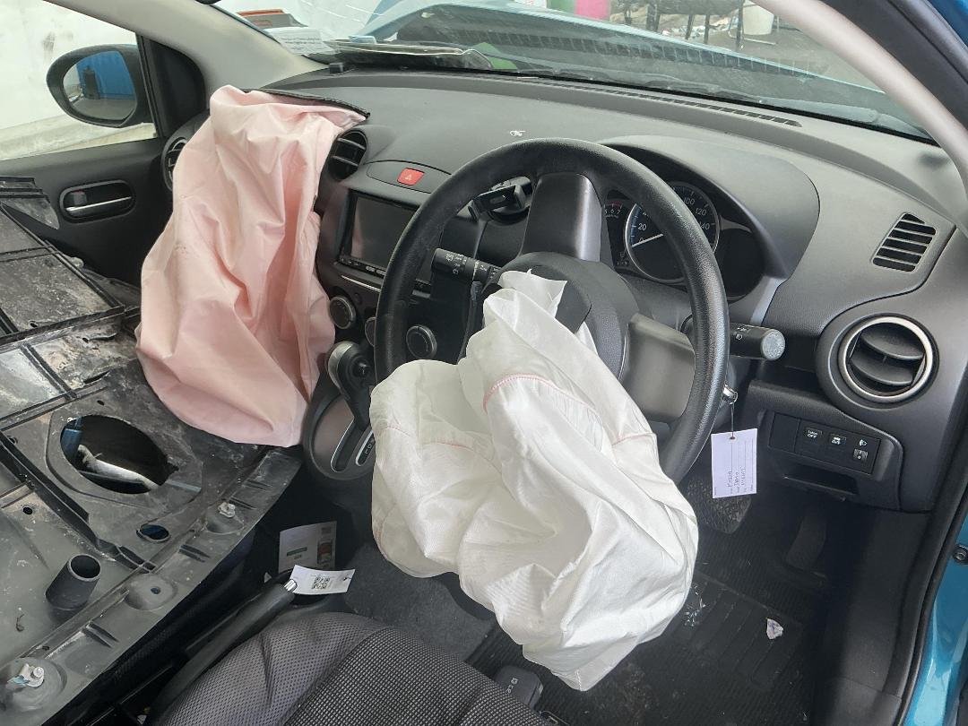 Photo '21' of Mazda Demio