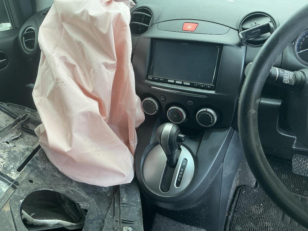 Photo '24' of Mazda Demio