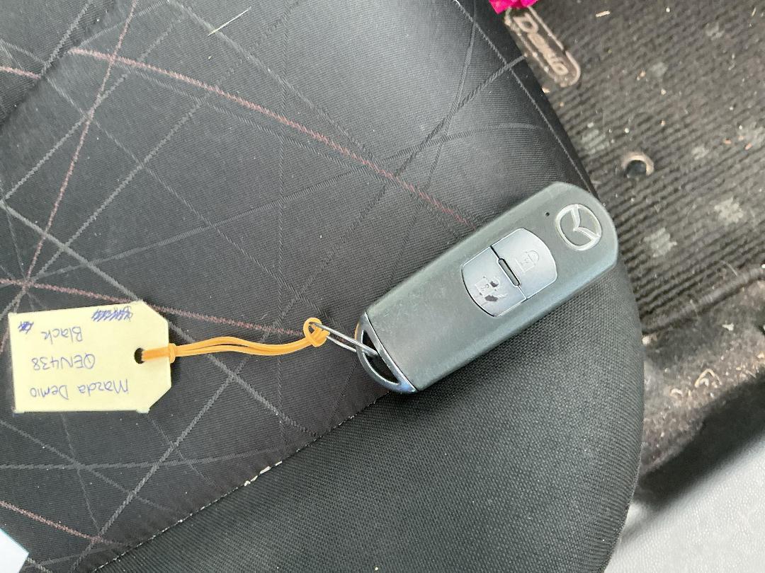 Photo '20' of Mazda Demio Photo '20' of Mazda Demio