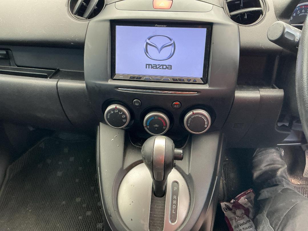 Photo '22' of Mazda Demio Photo '22' of Mazda Demio