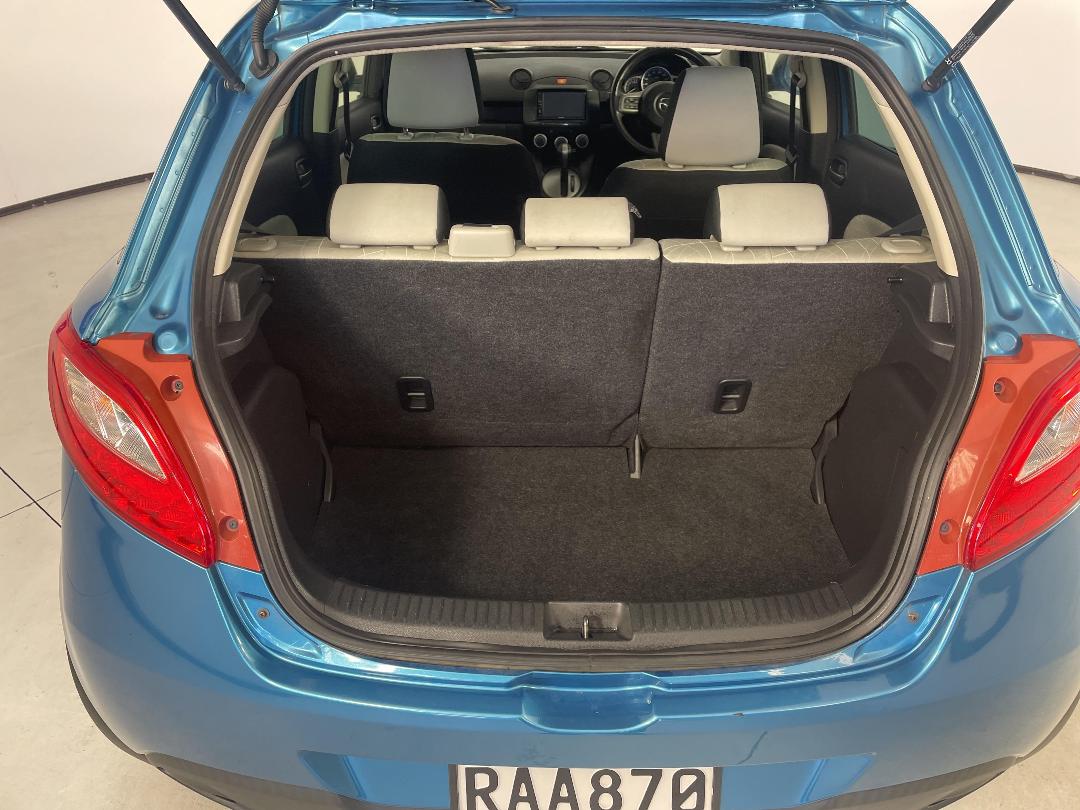 Photo '14' of Mazda Demio Photo '14' of Mazda Demio