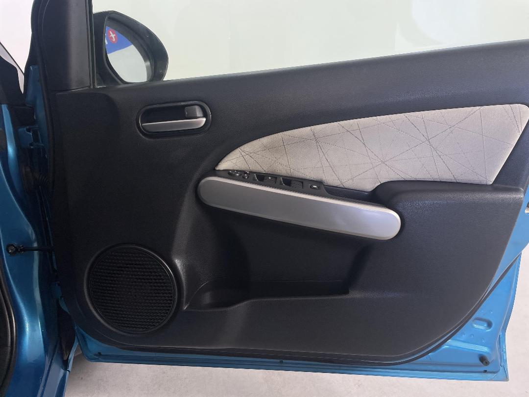 Photo '15' of Mazda Demio Photo '15' of Mazda Demio