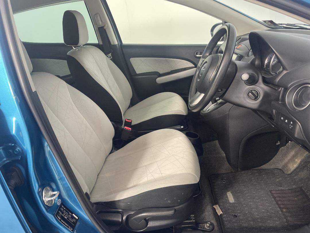 Photo '16' of Mazda Demio Photo '16' of Mazda Demio