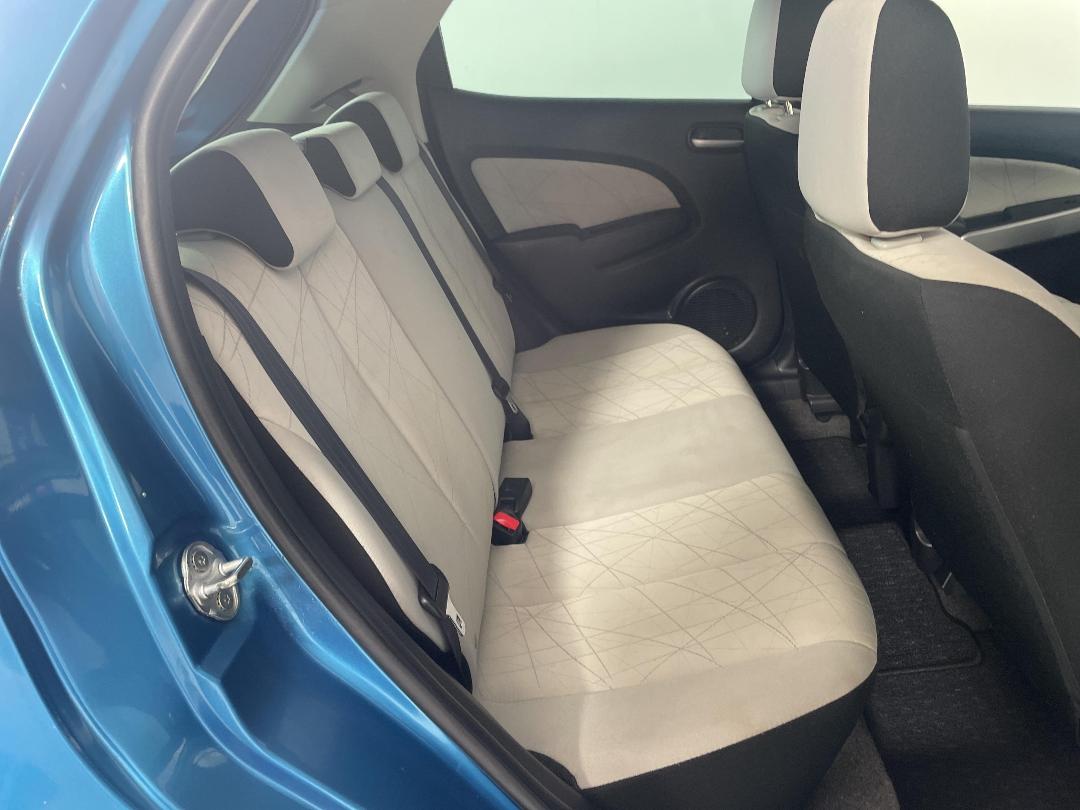 Photo '20' of Mazda Demio Photo '20' of Mazda Demio