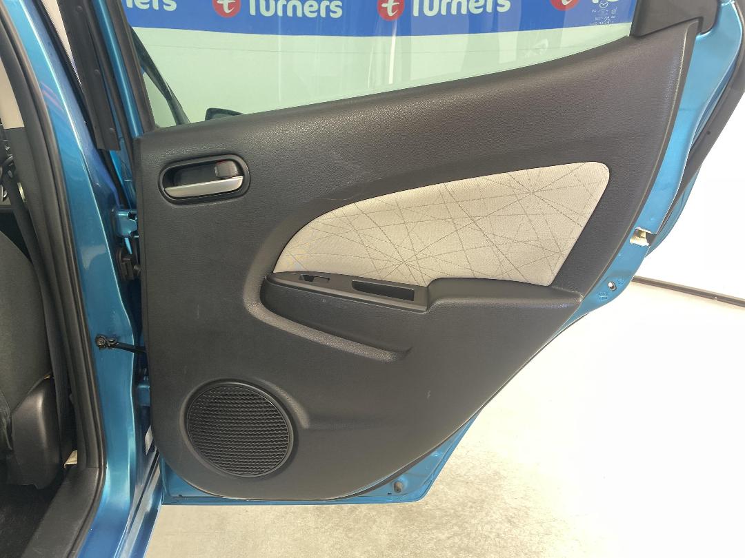 Photo '19' of Mazda Demio Photo '19' of Mazda Demio