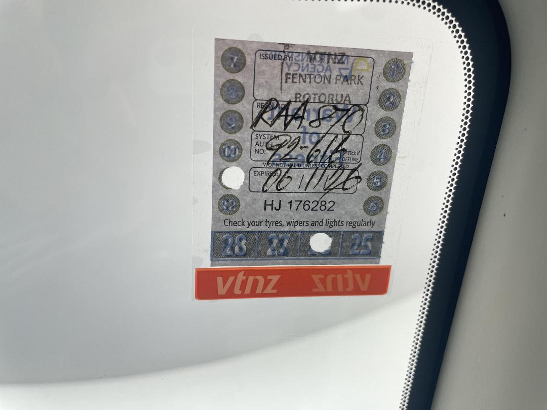 Photo '23' of Mazda Demio Photo '23' of Mazda Demio