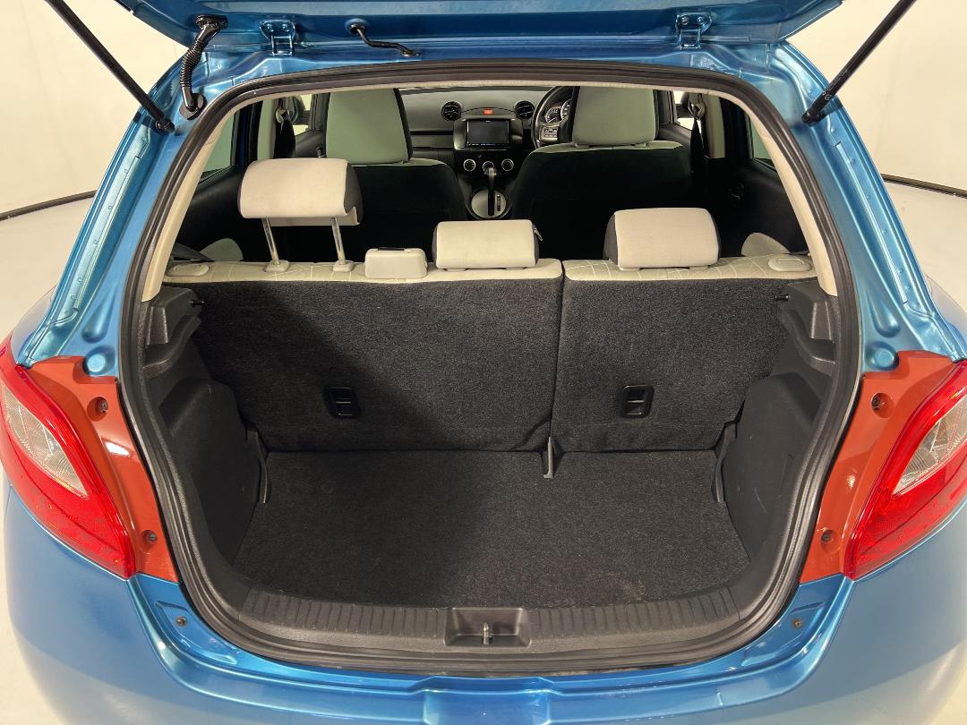 Photo '14' of Mazda Demio