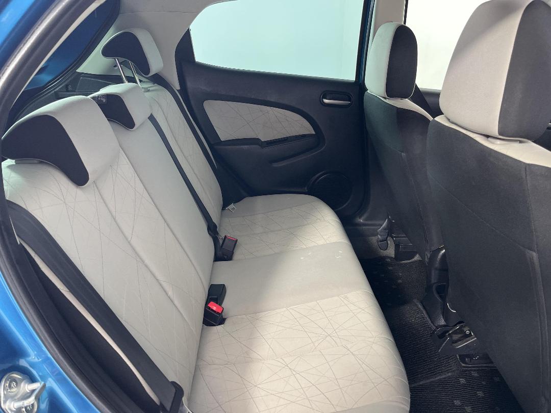 Photo '20' of Mazda Demio