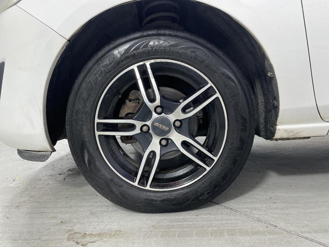 Photo '10' of Mazda Demio