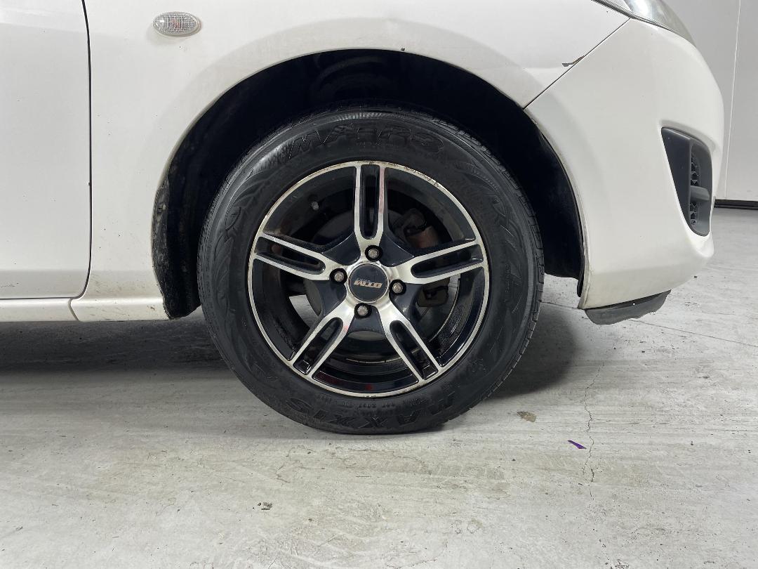 Photo '9' of Mazda Demio