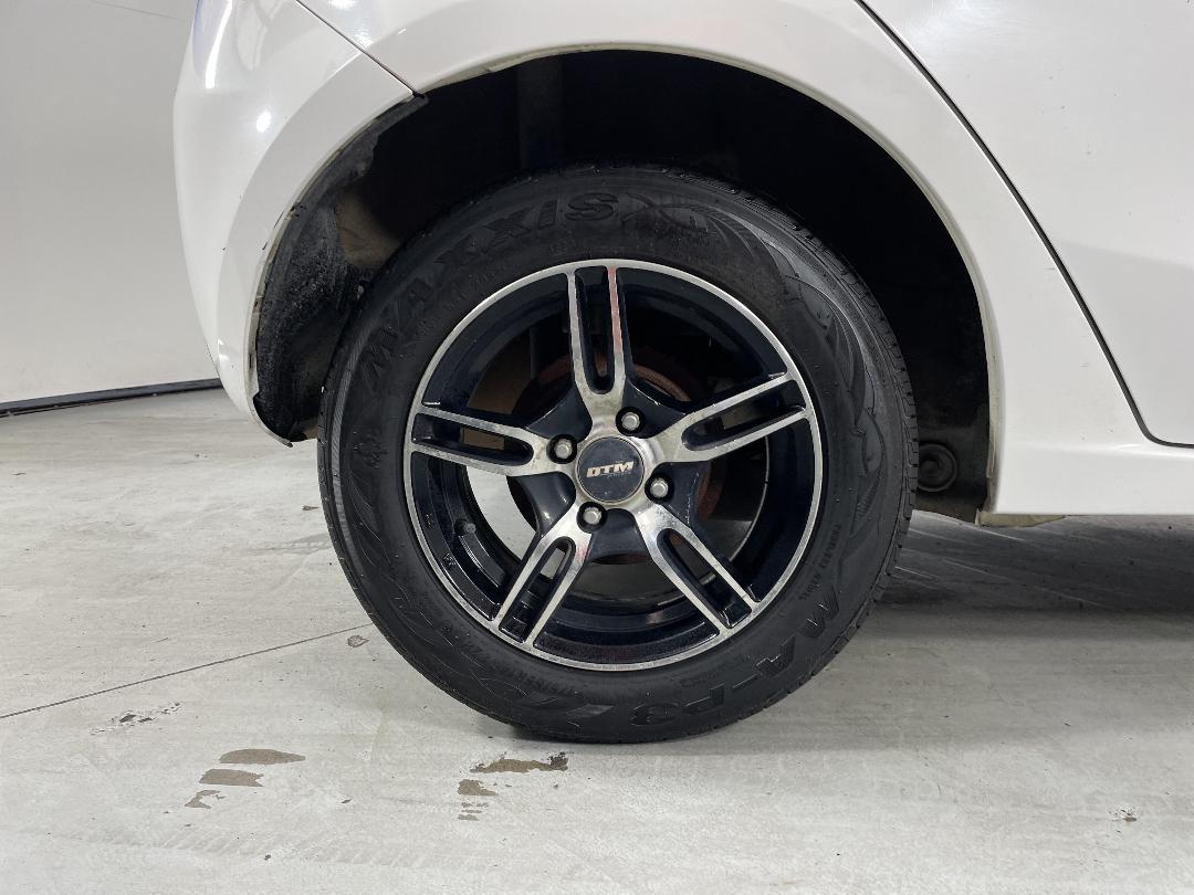 Photo '12' of Mazda Demio