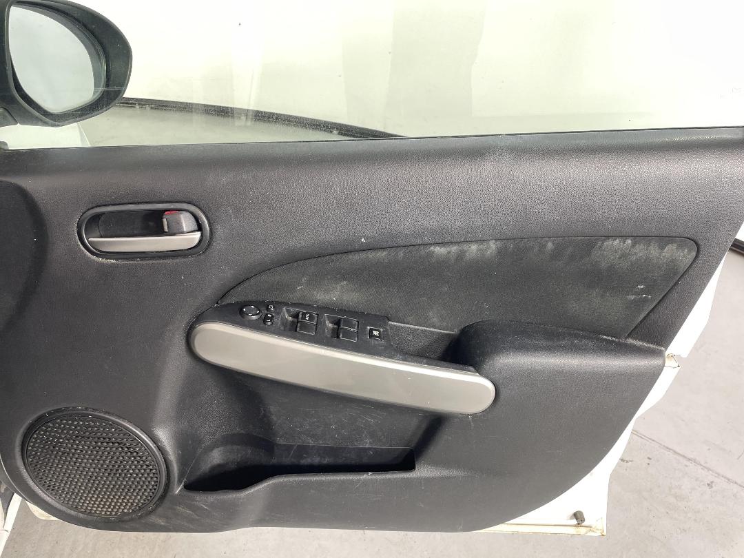 Photo '15' of Mazda Demio