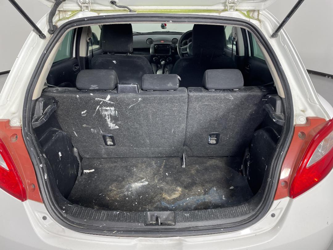 Photo '14' of Mazda Demio