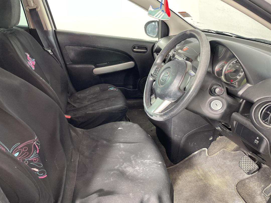 Photo '16' of Mazda Demio