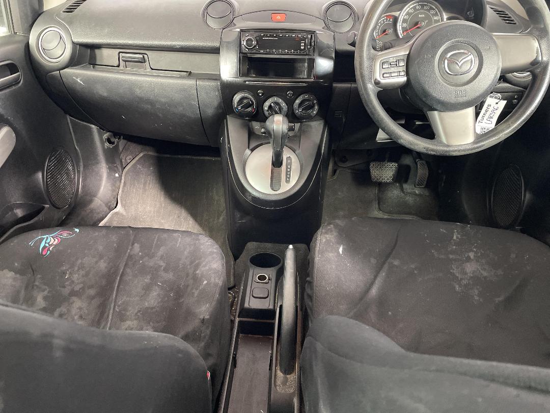 Photo '18' of Mazda Demio