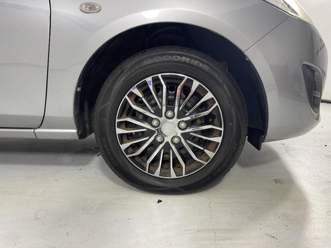 Photo '9' of Mazda Demio Photo '9' of Mazda Demio