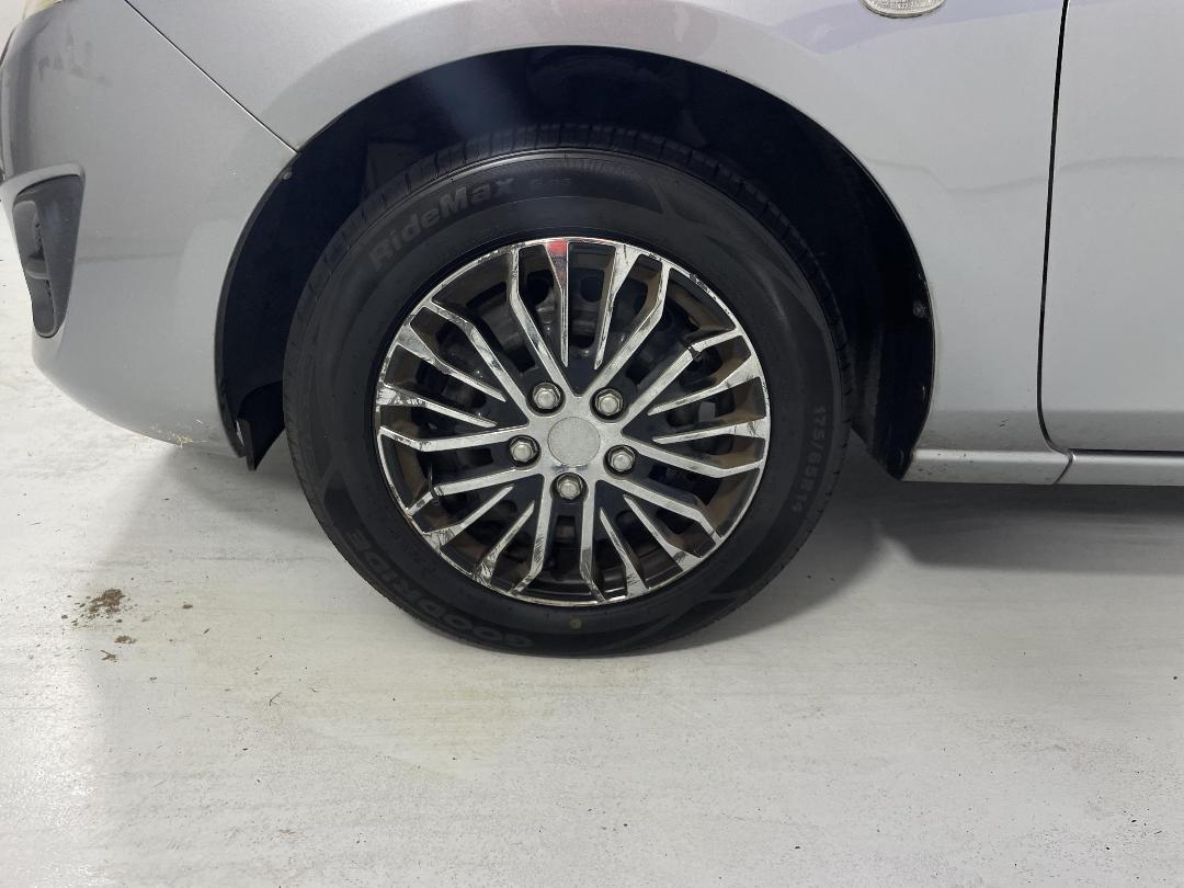 Photo '10' of Mazda Demio Photo '10' of Mazda Demio