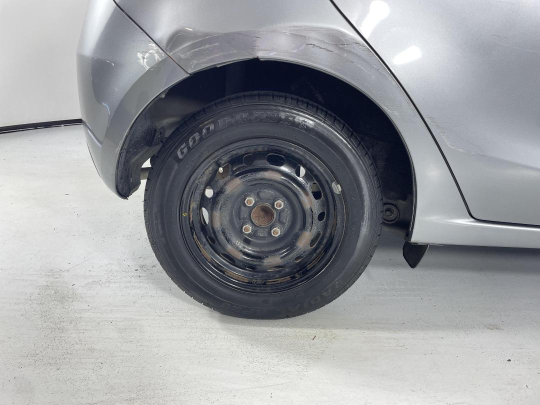 Photo '12' of Mazda Demio Photo '12' of Mazda Demio