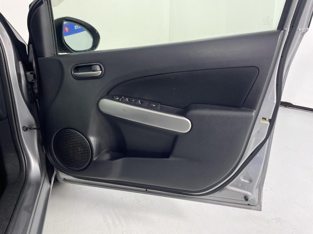 Photo '15' of Mazda Demio Photo '15' of Mazda Demio