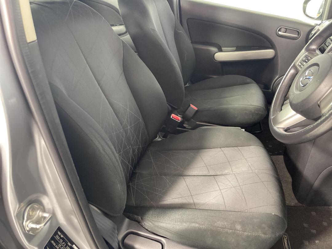 Photo '16' of Mazda Demio Photo '16' of Mazda Demio