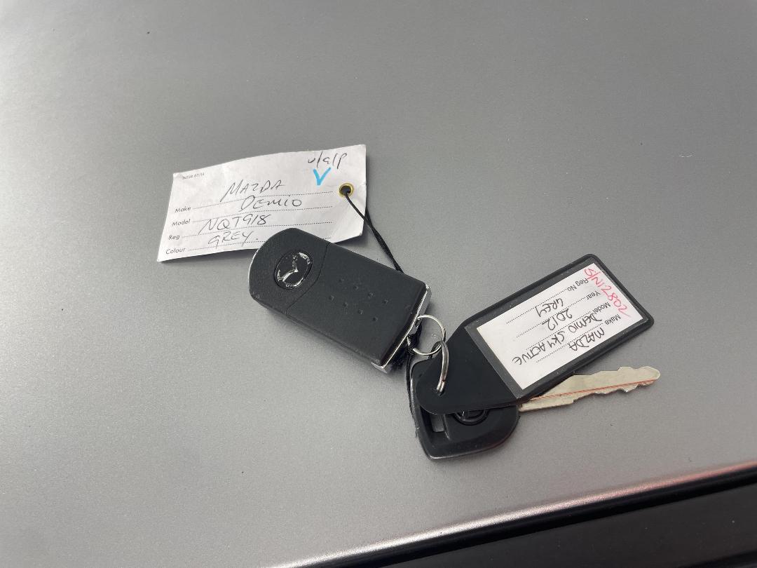 Photo '22' of Mazda Demio Photo '22' of Mazda Demio