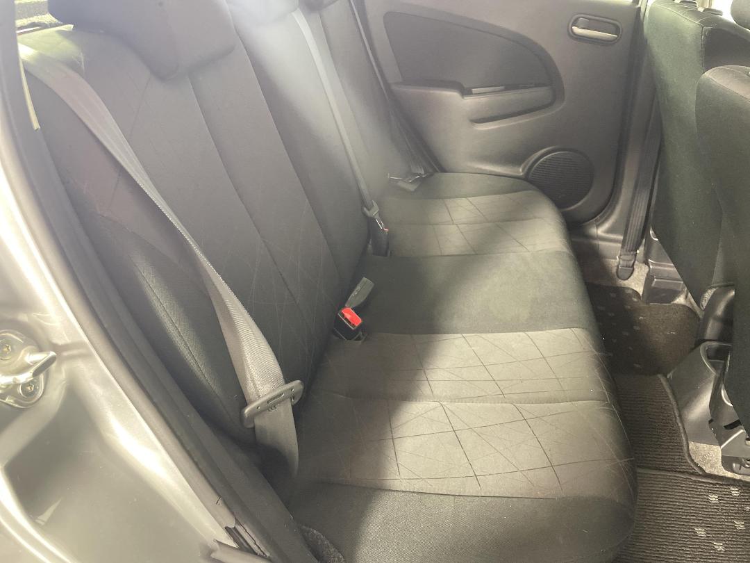 Photo '20' of Mazda Demio Photo '20' of Mazda Demio