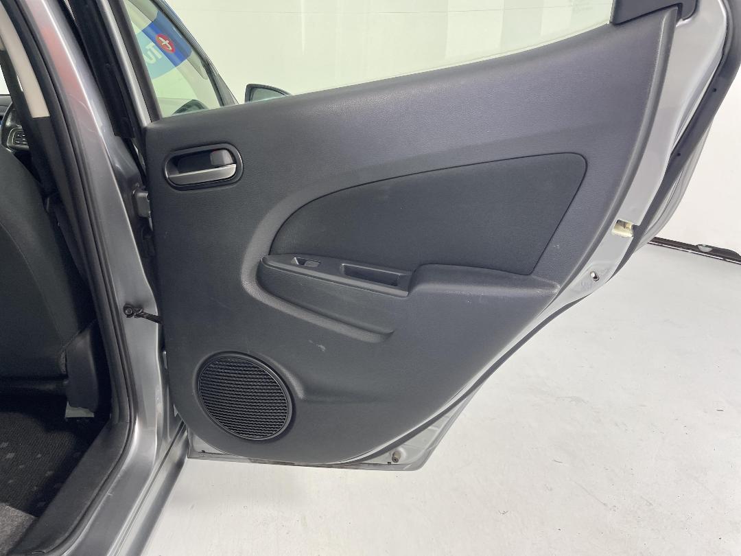 Photo '19' of Mazda Demio Photo '19' of Mazda Demio