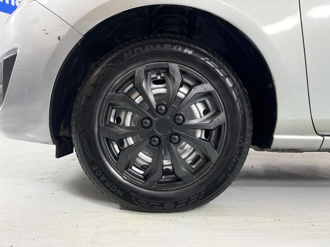 Photo '10' of Mazda Demio