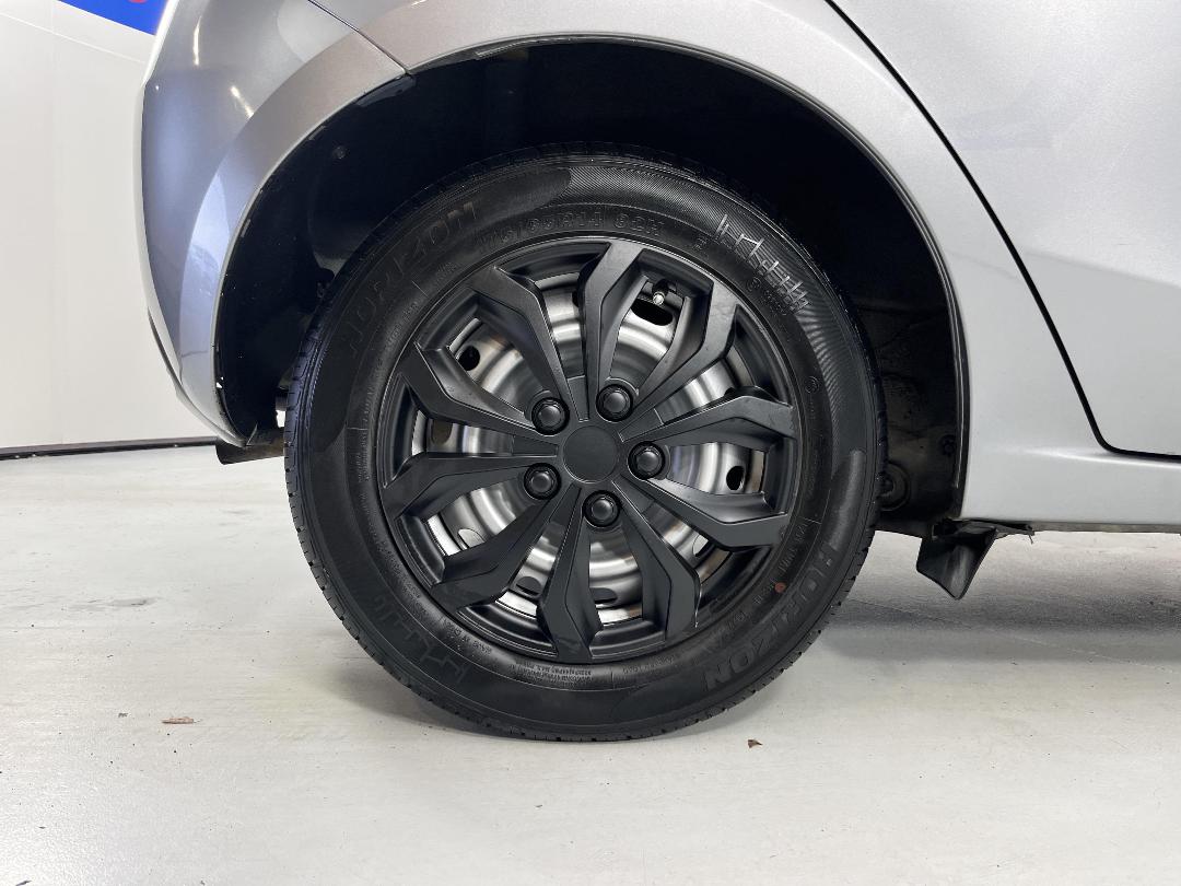 Photo '12' of Mazda Demio