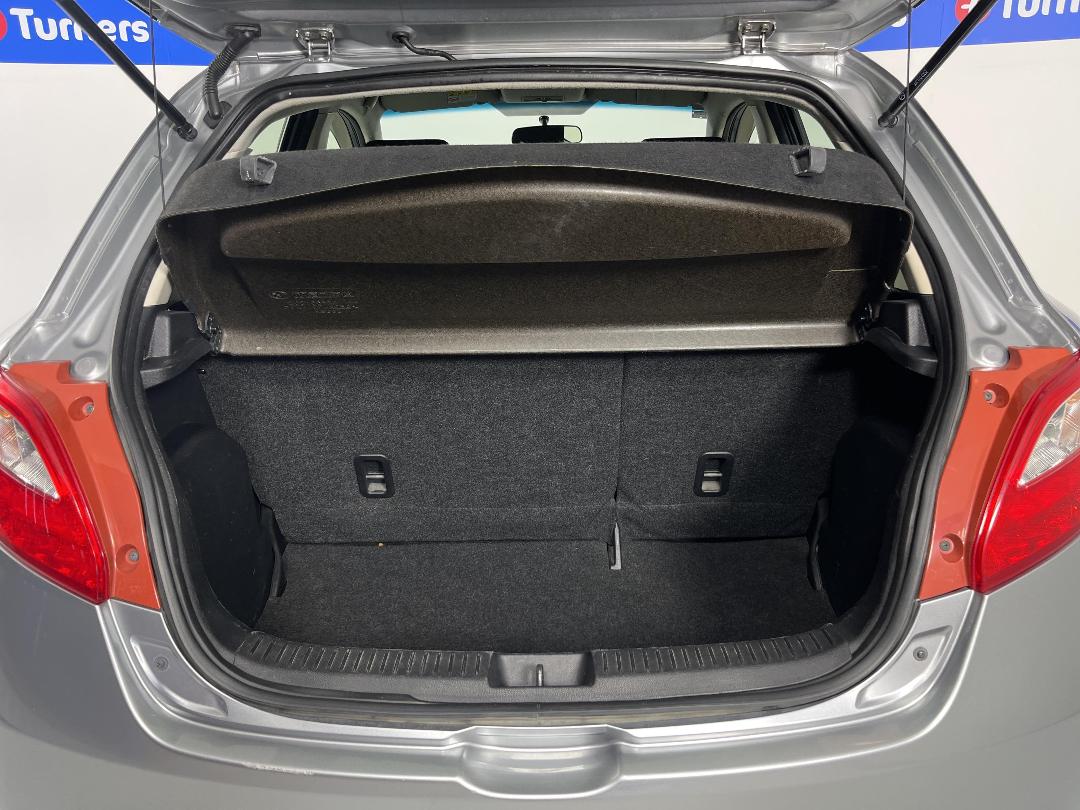 Photo '14' of Mazda Demio