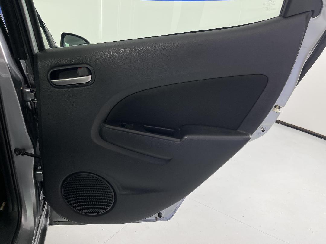 Photo '19' of Mazda Demio