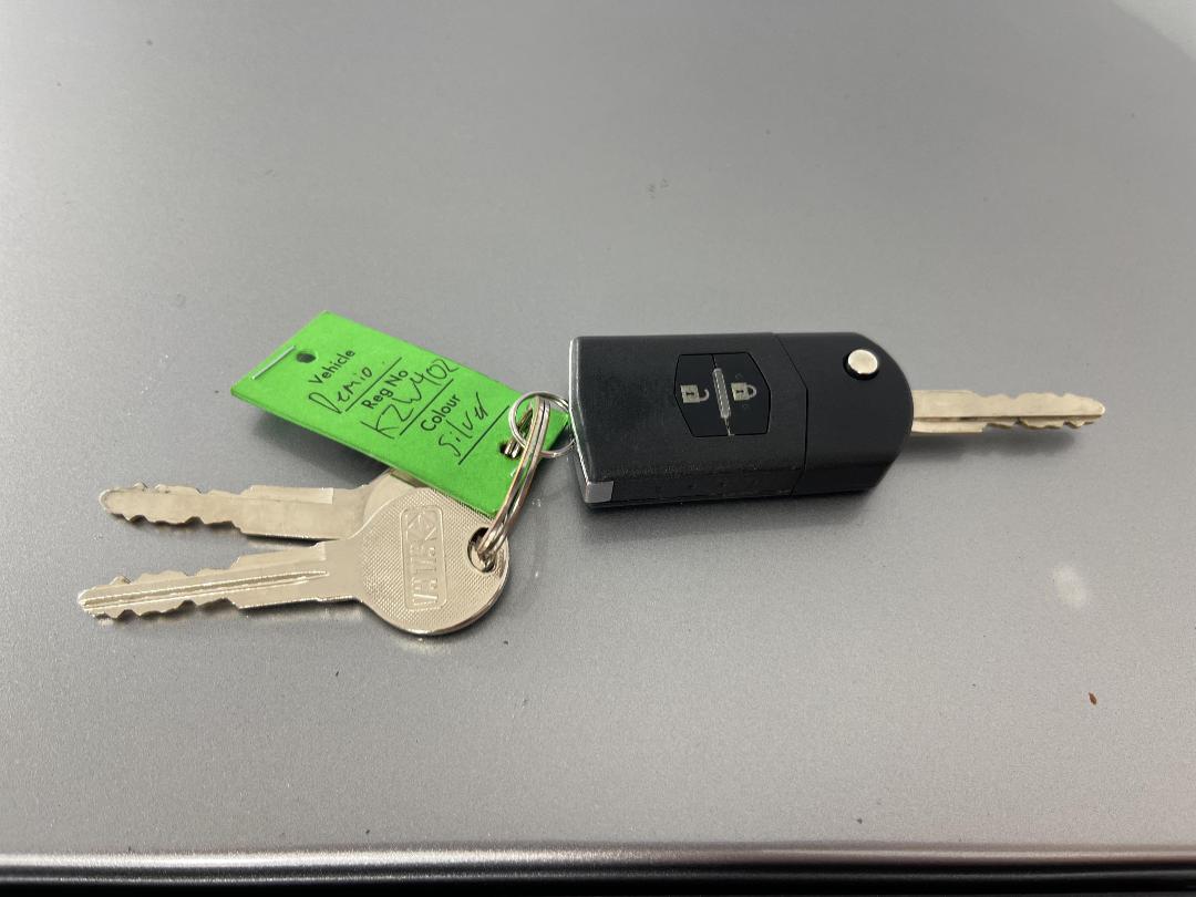 Photo '22' of Mazda Demio