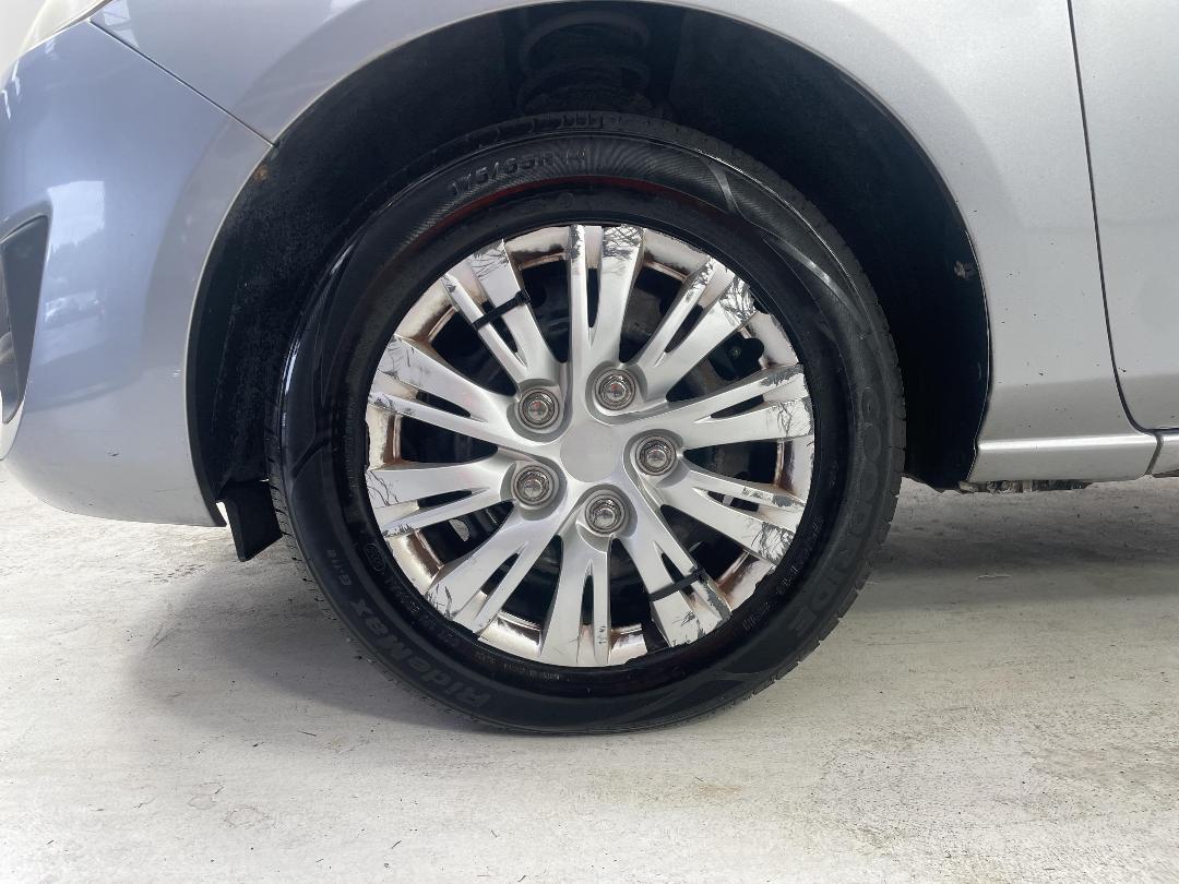 Photo '10' of Mazda Demio Photo '10' of Mazda Demio