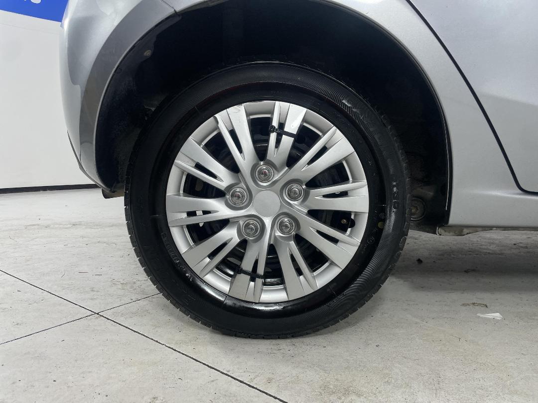 Photo '12' of Mazda Demio Photo '12' of Mazda Demio