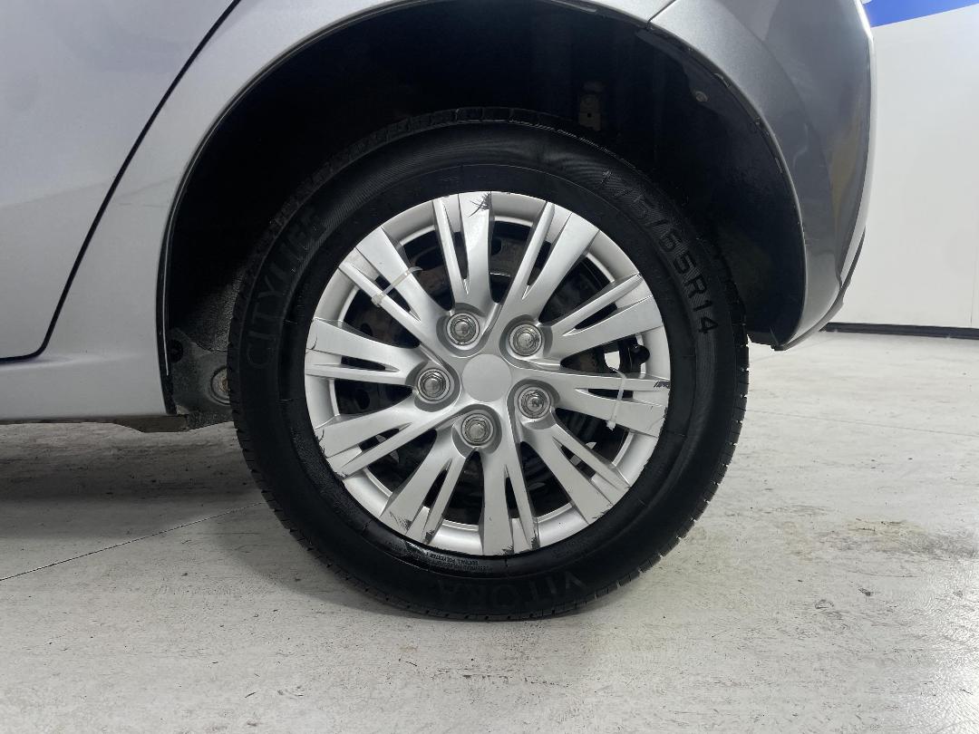 Photo '11' of Mazda Demio Photo '11' of Mazda Demio