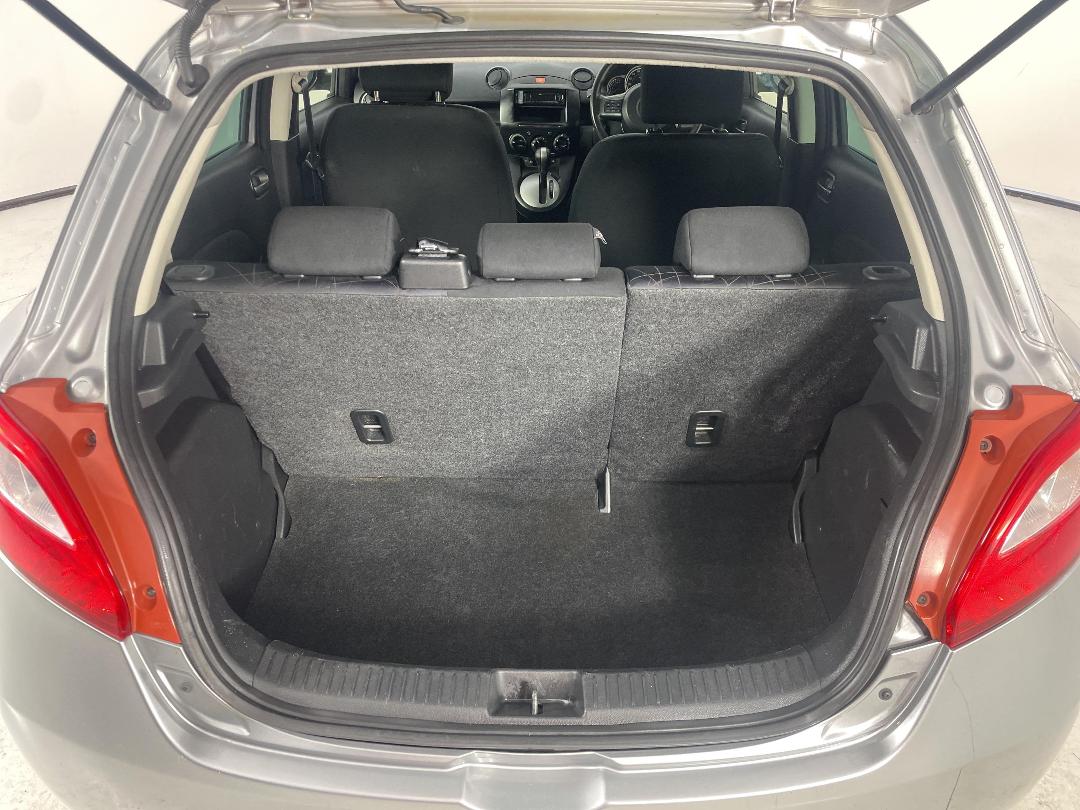 Photo '14' of Mazda Demio Photo '14' of Mazda Demio