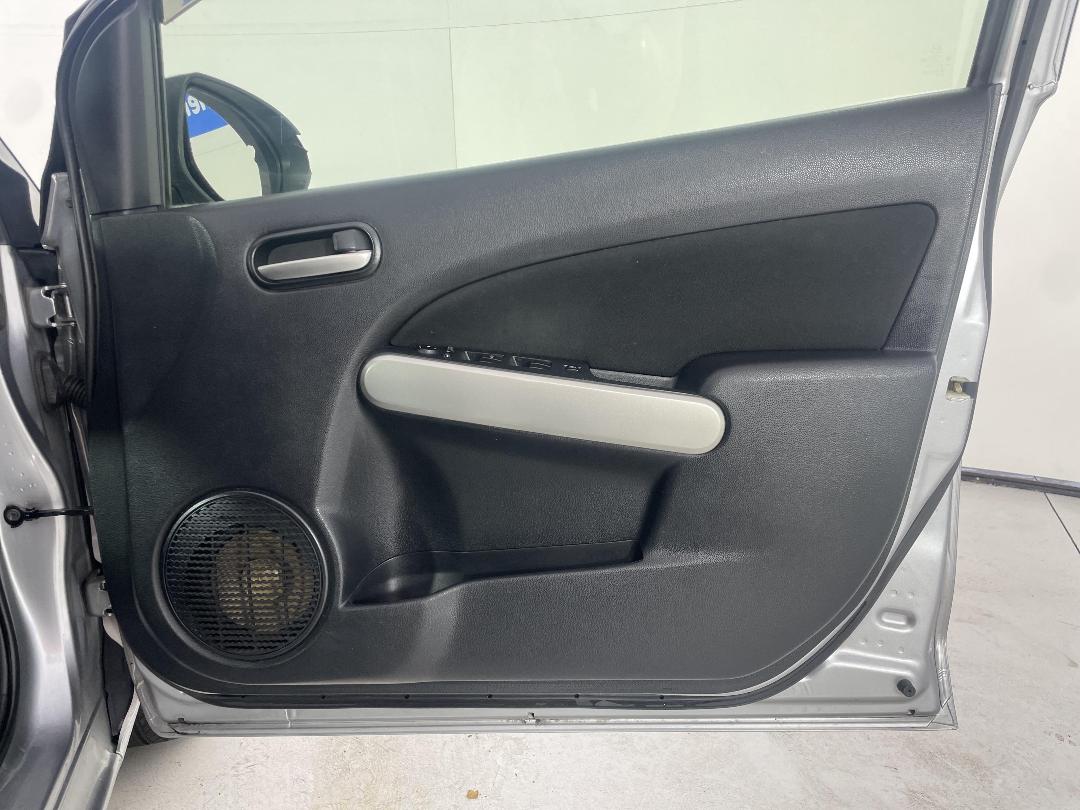 Photo '15' of Mazda Demio Photo '15' of Mazda Demio