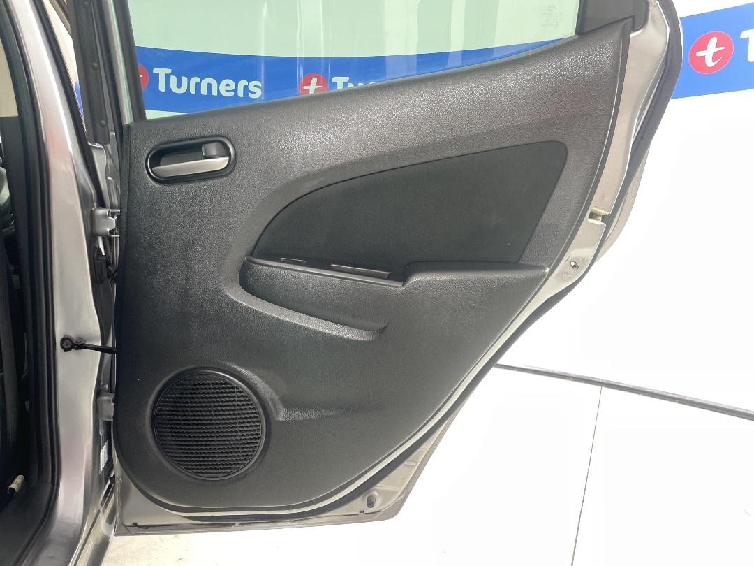 Photo '19' of Mazda Demio Photo '19' of Mazda Demio