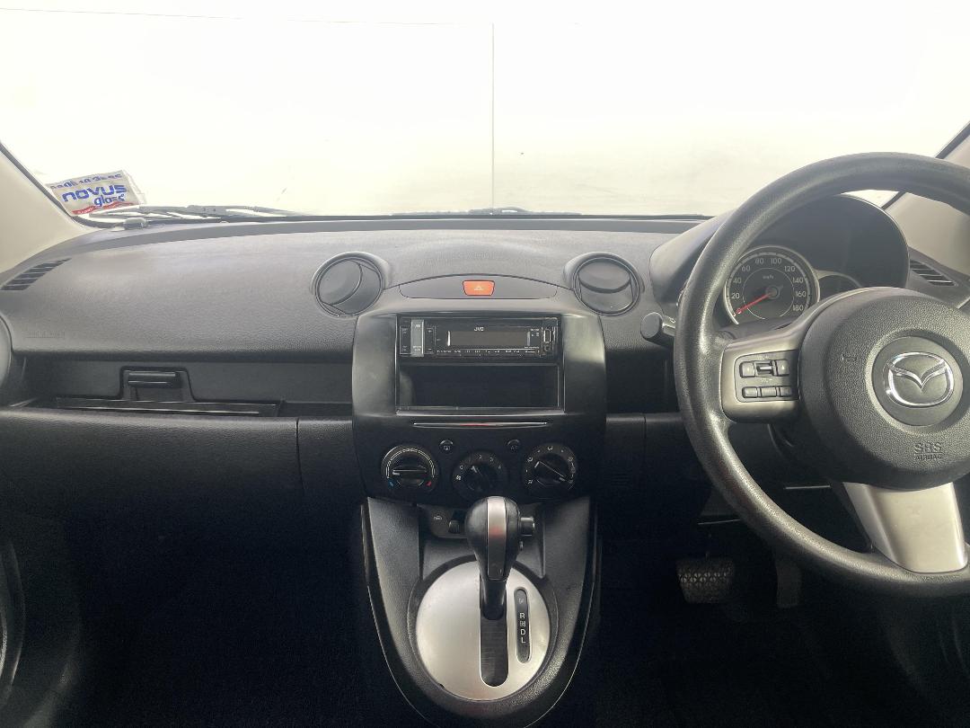 Photo '17' of Mazda Demio Photo '17' of Mazda Demio