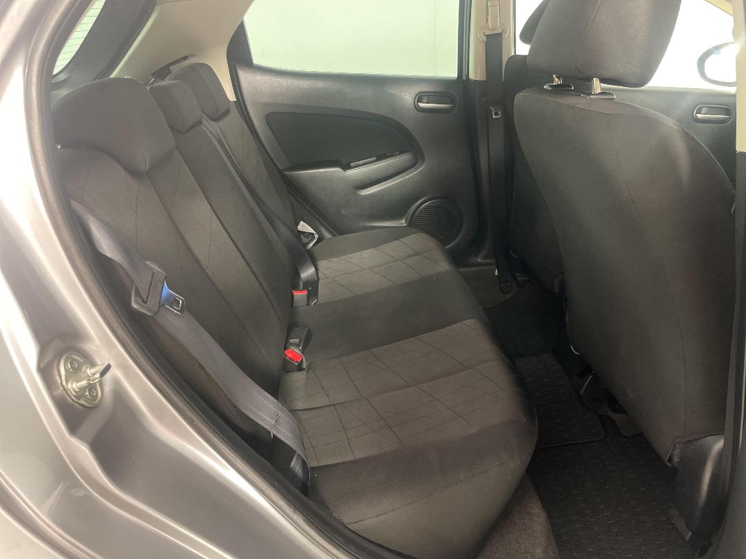 Photo '20' of Mazda Demio Photo '20' of Mazda Demio