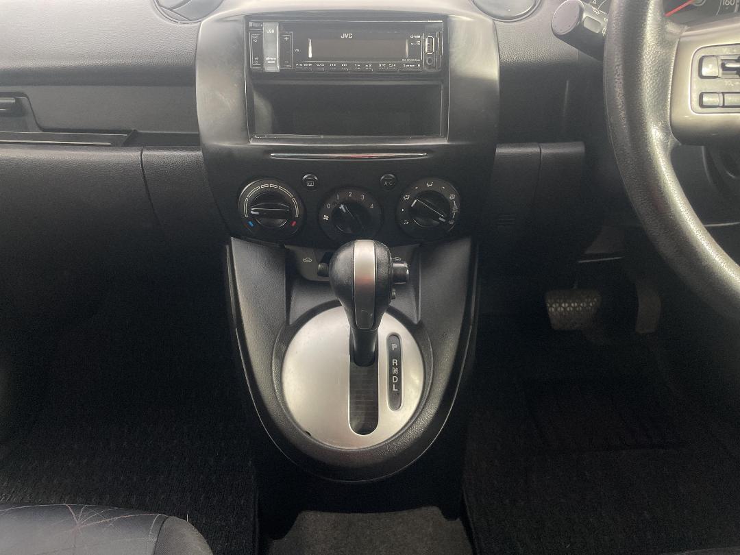 Photo '18' of Mazda Demio Photo '18' of Mazda Demio